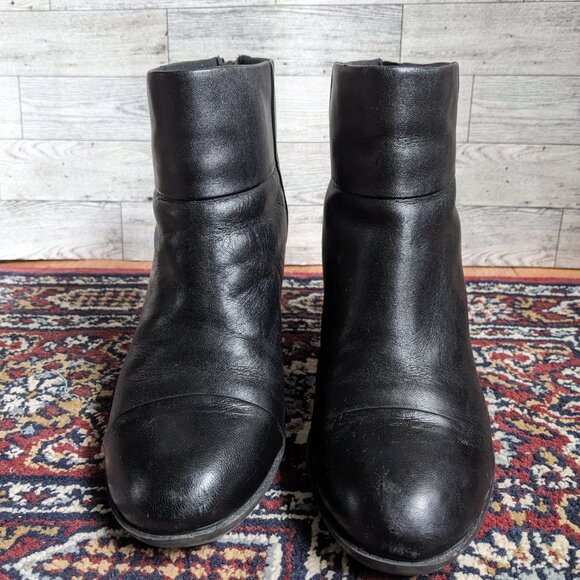 Clarks Boots Women's 10 Black Leather Zip Cap Toe Comfort Heeled Ankle Booties - Picture 2 of 8